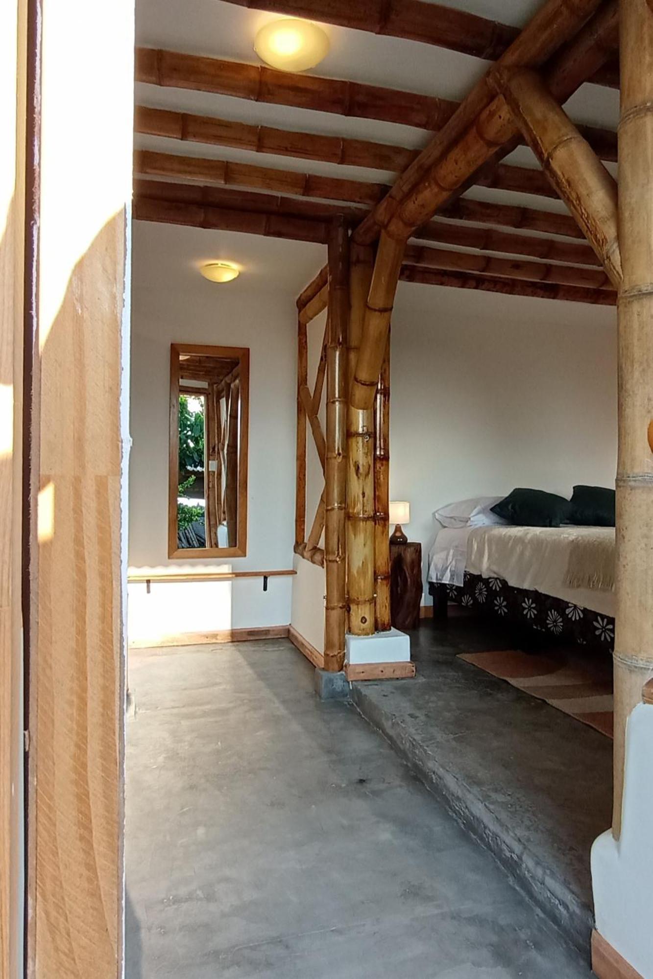 Casa Laureles Homestay *