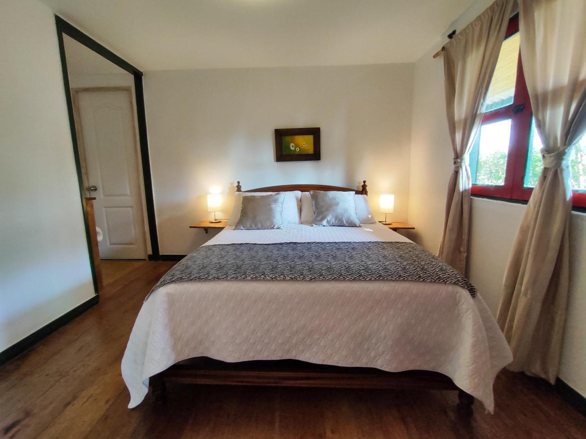 Casa Laureles Homestay *