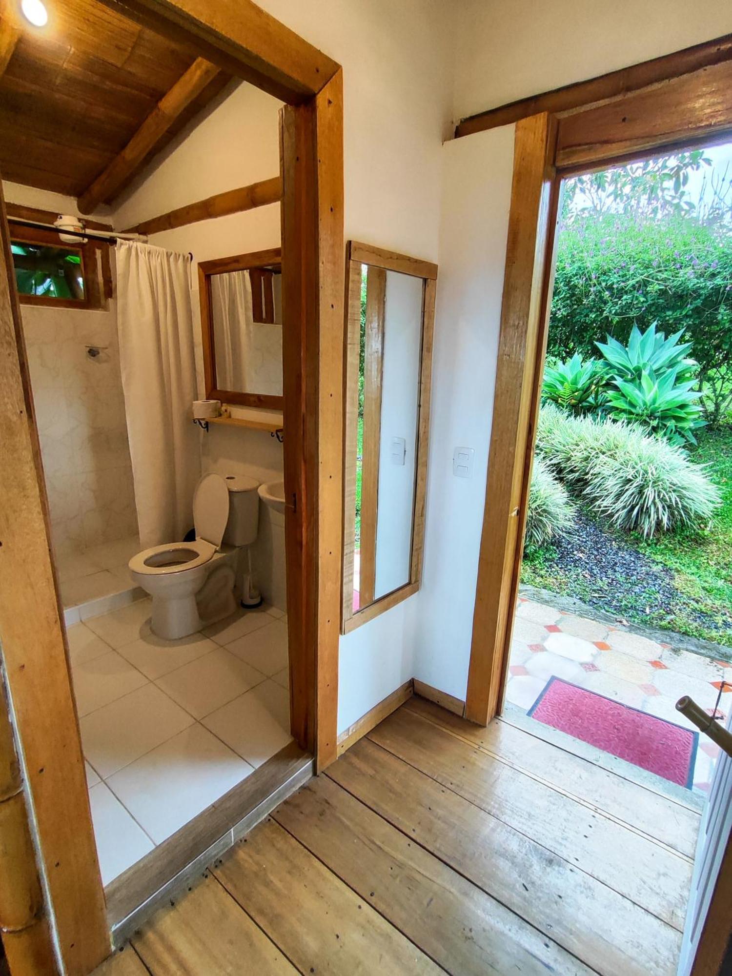 Casa Laureles Homestay *